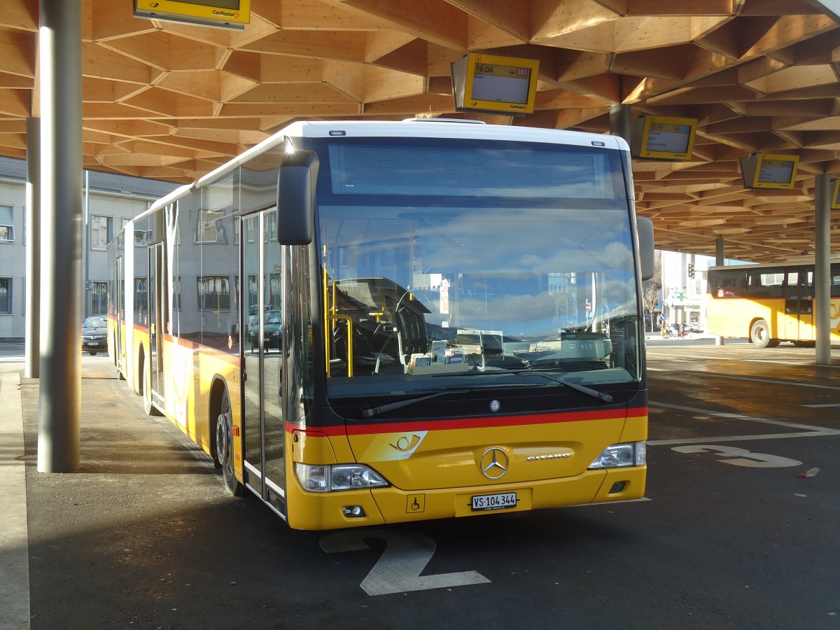 (148'582) - Buchard, Leytron - VS 104'344 - Mercedes am 29. Dezember 2013 beim Bahnhof Sion