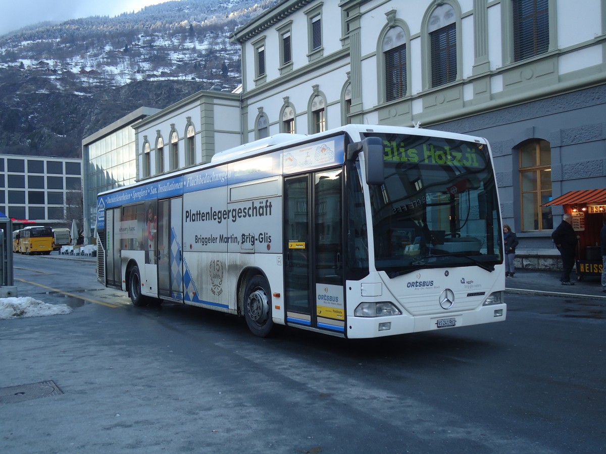 (148'588) - PostAuto Wallis - VS 241'961 - Mercedes am 29. Dezember 2013 beim Bahnhof Brig