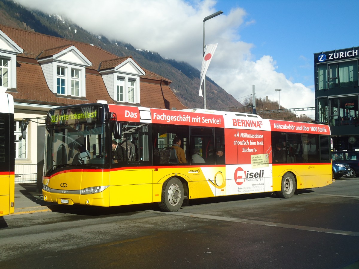 (148'613) - PostAuto Bern - BE 610'540 - Solaris am 5. Januar 2014 beim Bahnhof Interlaken Ost