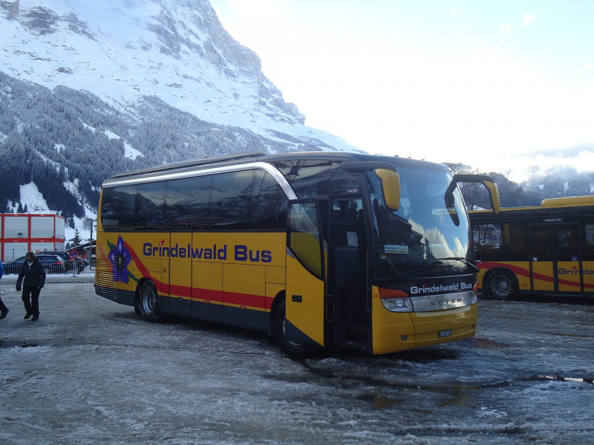 (148'616) - AVG Grindelwald - Nr. 32/BE 387'314 - Setra (ex Dr. Richard, A-Wien) am 5. Januar 2014 beim Bahnhof Grindelwald