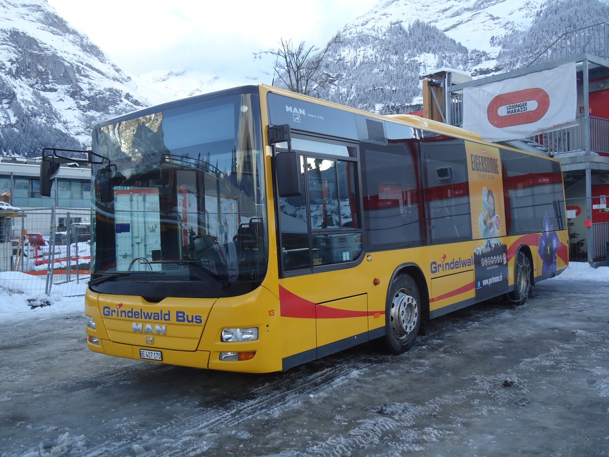 (148'617) - AVG Grindelwald - Nr. 13/BE 407'170 - MAN/Gppel am 5. Januar 2014 beim Bahnhof Grindelwald