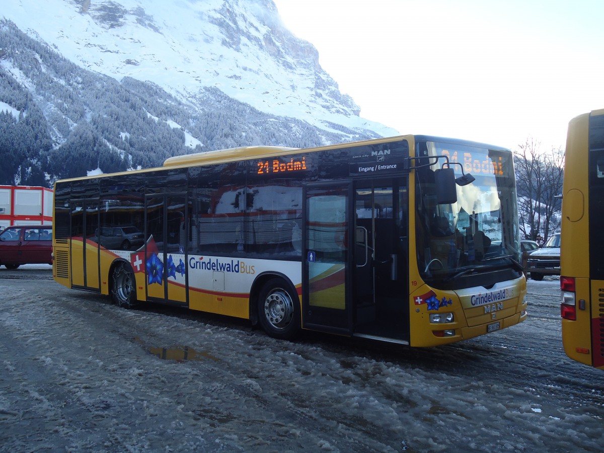 (148'619) - AVG Grindelwald - Nr. 19/BE 363'305 - MAN/Gppel am 5. Januar 2014 beim Bahnhof Grindelwald