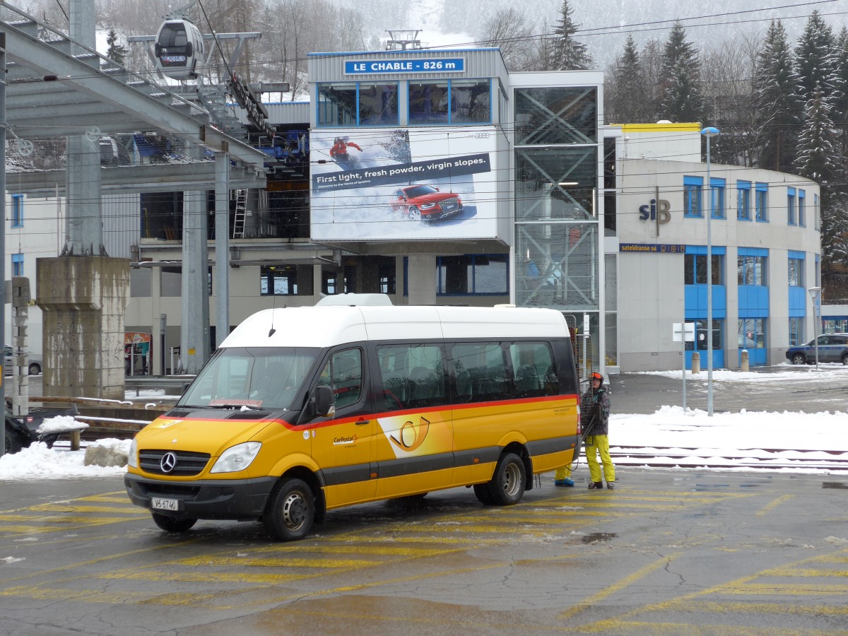 (148'736) - TMR Martigny - Nr. 131/VS 6740 - Mercedes am 2. Februar 2014 beim Bahnhof Le Chble