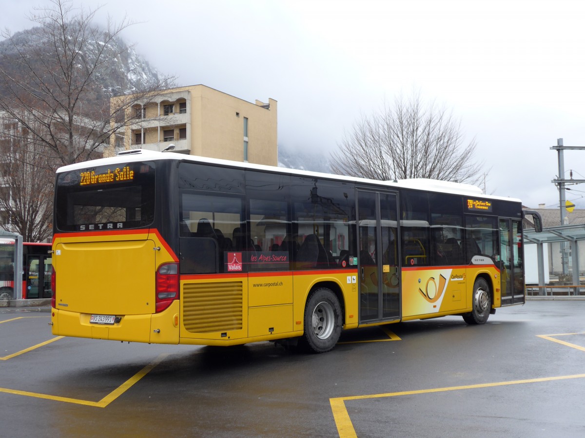 (148'741) - PostAuto Wallis - Nr. 44/VS 243'991 - Setra am 2. Februar 2014 beim Bahnhof Martigny