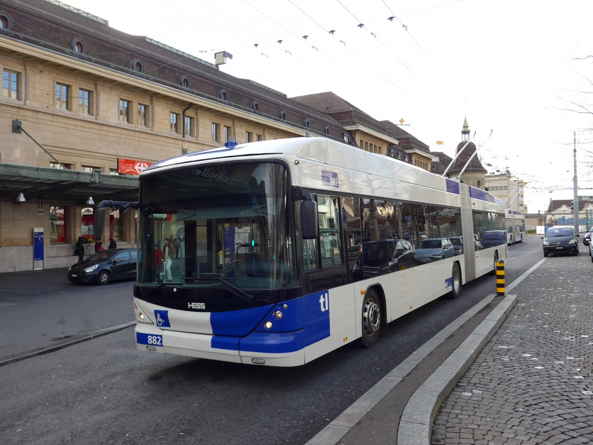 (148'760) - TL Lausanne - Nr. 882 - Hess/Hess Gelenktrolleybus am 2. Februar 2014 beim Bahnhof Lausanne