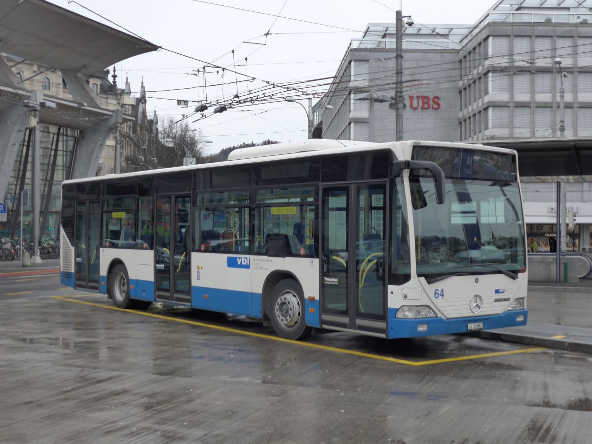 (148'868) - VBL Luzern - Nr. 64/LU 15'062 - Mercedes am 16. Februar 2014 beim Bahnhof Luzern