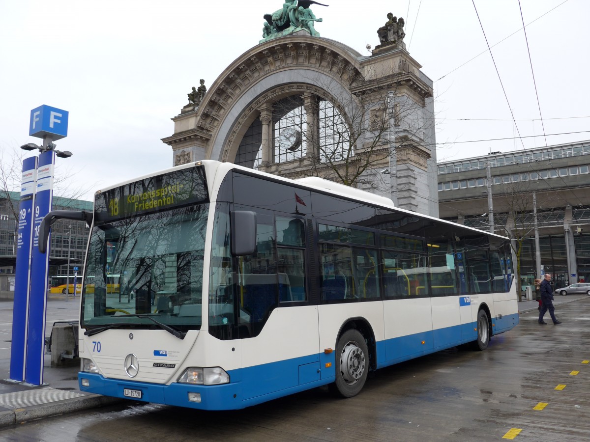 (148'872) - VBL Luzern - Nr. 70/LU 15'728 - Mercedes am 16. Februar 2014 beim Bahnhof Luzern