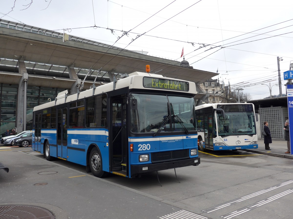 (148'952) - VBL Luzern - Nr. 280 - NAW/R&J-Hess Trolleybus am 16. Februar 2014 beim Bahnhof Luzern
