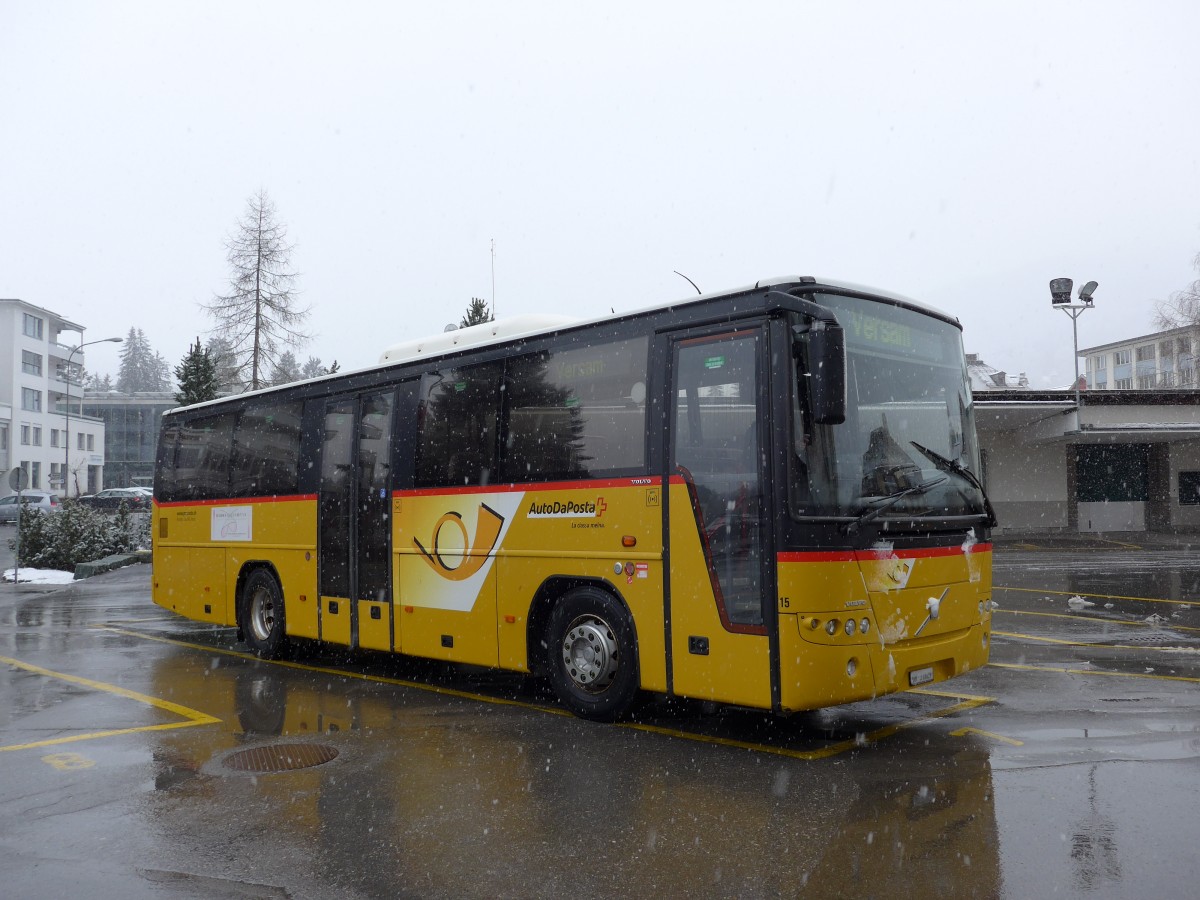 (149'056) - Fontana, Ilanz - Nr. 15/GR 31'629 - Volvo am 1. Mrz 2014 beim Bahnhof Ilanz