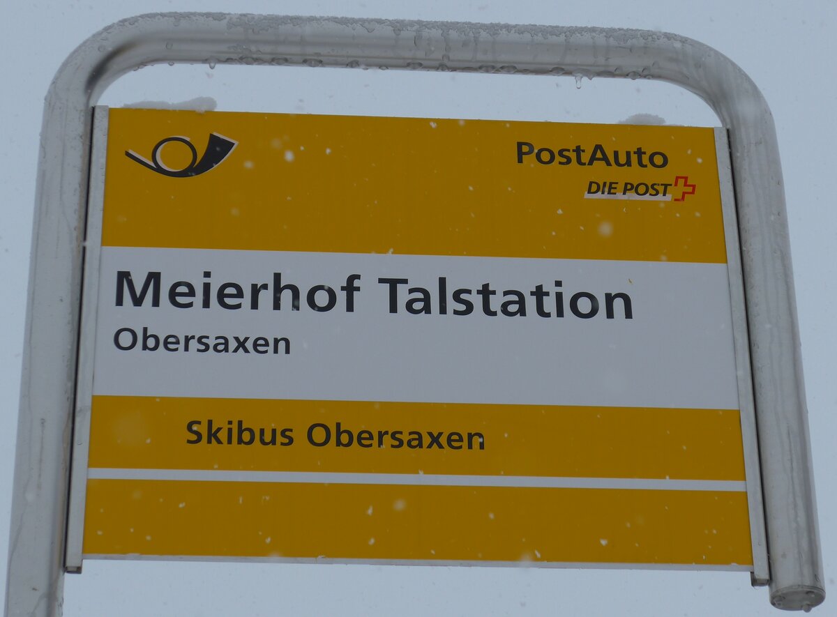 (149'078) - PostAuto-Haltestellenschild - Obersaxen, Meierhof Talstation - am 1. Mrz 2014
