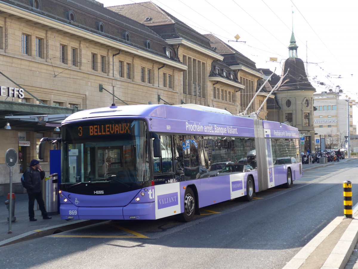 (149'265) - TL Lausanne - Nr. 869 - Hess/Hess Gelenktrolleybus am 9. Mrz 2014 beim Bahnhof Lausanne
