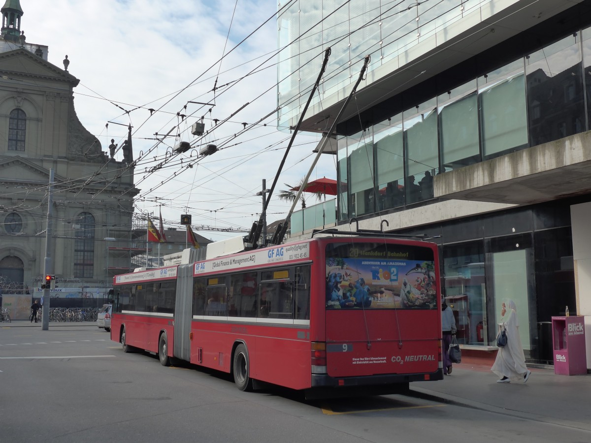 (149'625) - Bernmobil, Bern - Nr. 9 - NAW/Hess Gelenktrolleybus am 13. April 2014 beim Bahnhof Bern