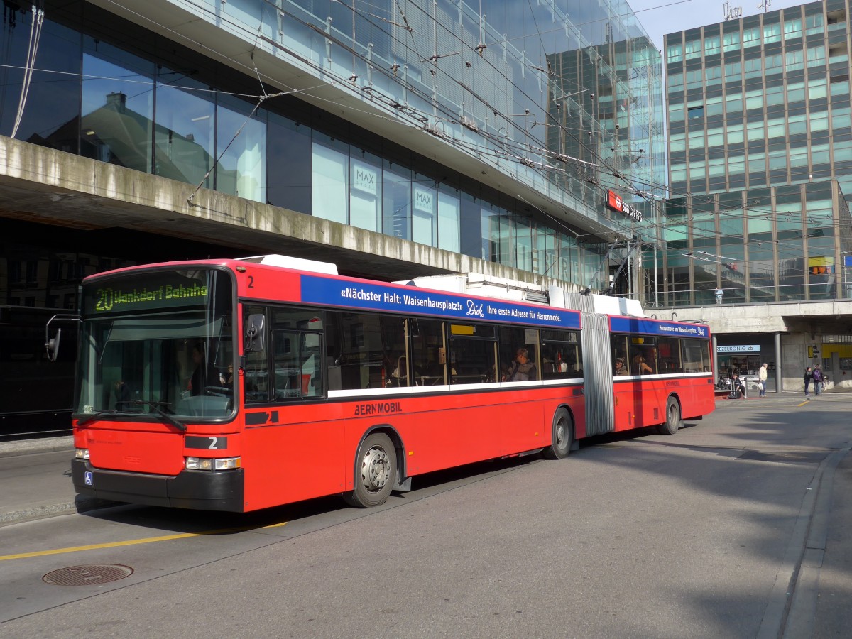 (149'629) - Bernmobil, Bern - Nr. 2 - NAW/Hess Gelenktrolleybus am 13. April 2014 beim Bahnhof Bern