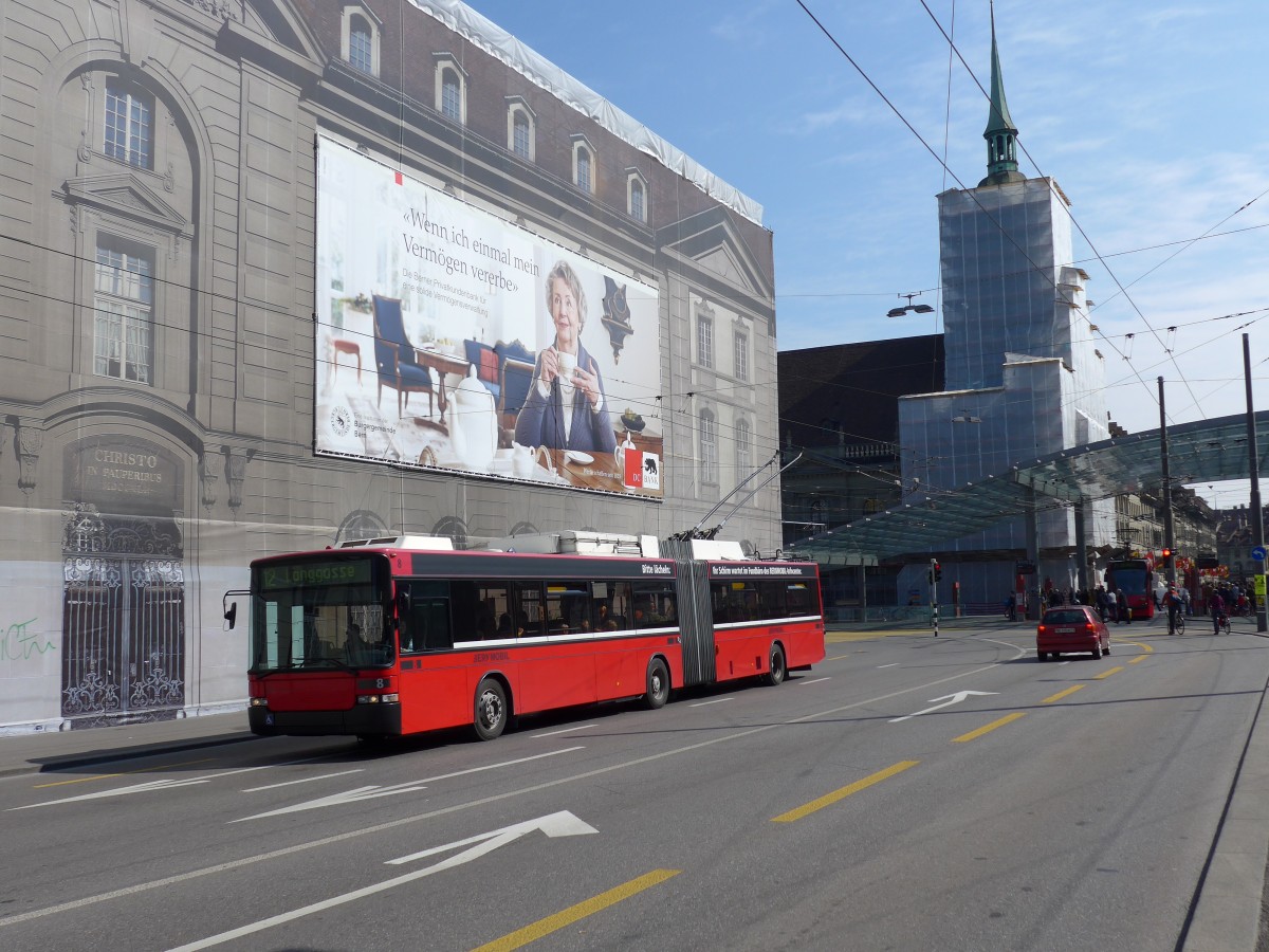 (149'646) - Bernmobil, Bern - Nr. 8 - NAW/Hess Gelenktrolleybus am 13. April 2014 beim Bahnhof Bern