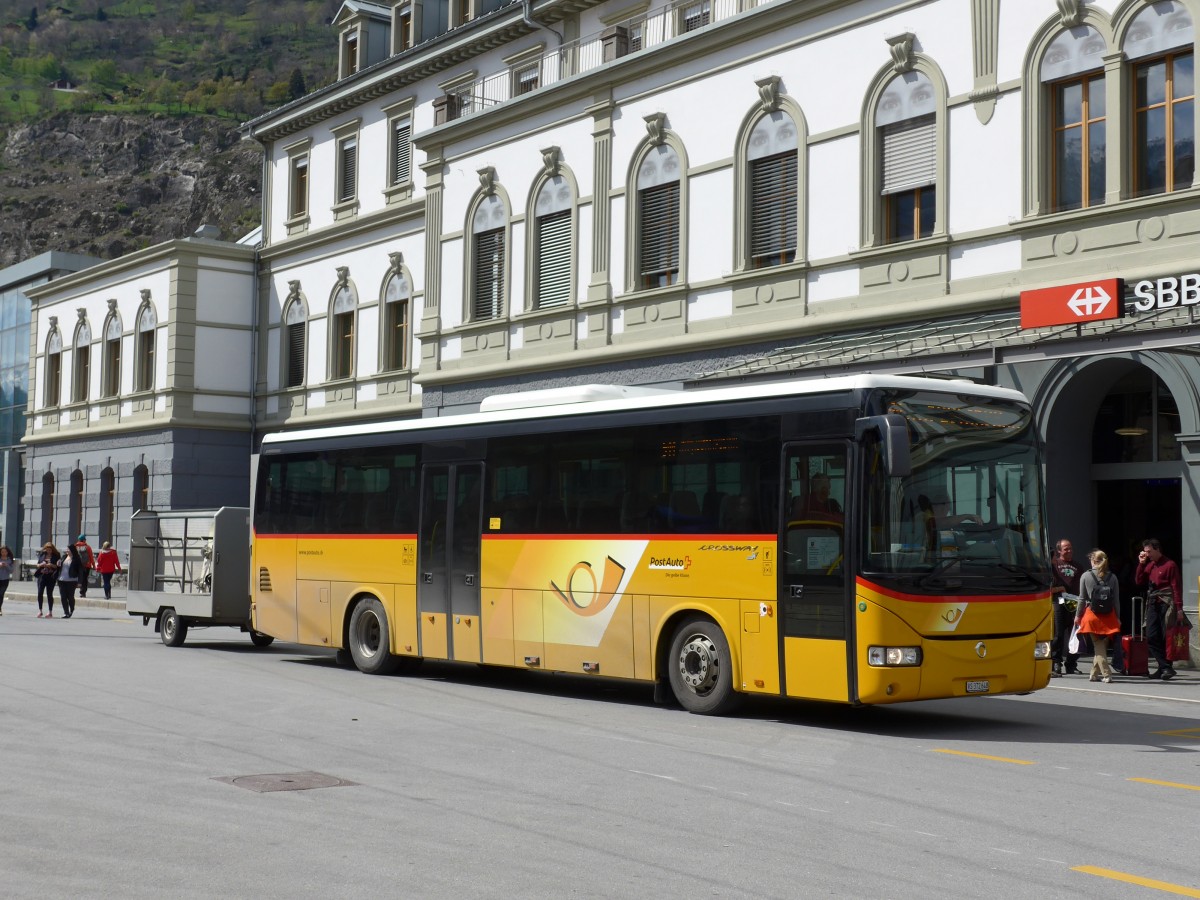 (149'689) - PostAuto Wallis - VS 372'648 - Irisbus am 20. April 2014 beim Bahnhof Brig