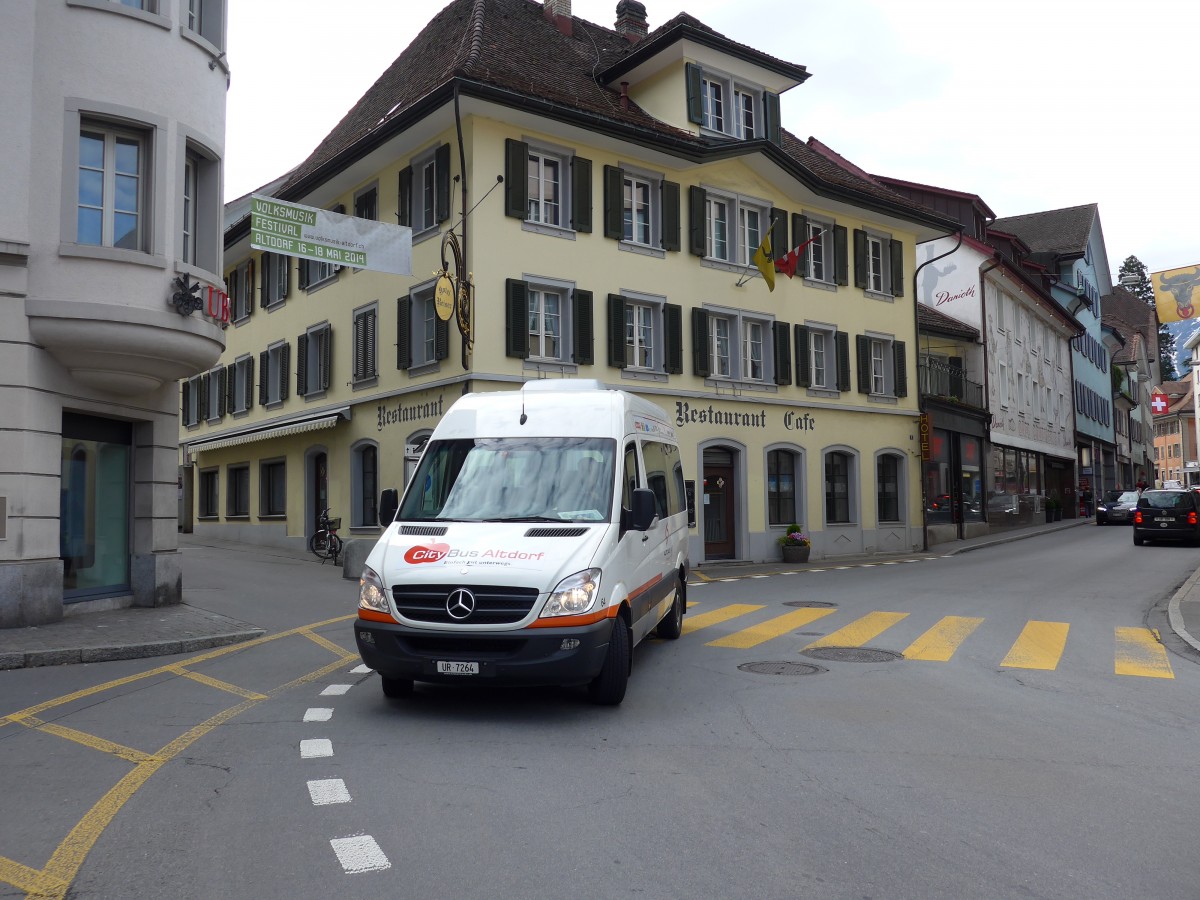 (150'553) - AAGU Altdorf - Nr. 64/UR 7264 - Mercedes am 10. Mai 2014 in Altdorf, Telldenkmal
