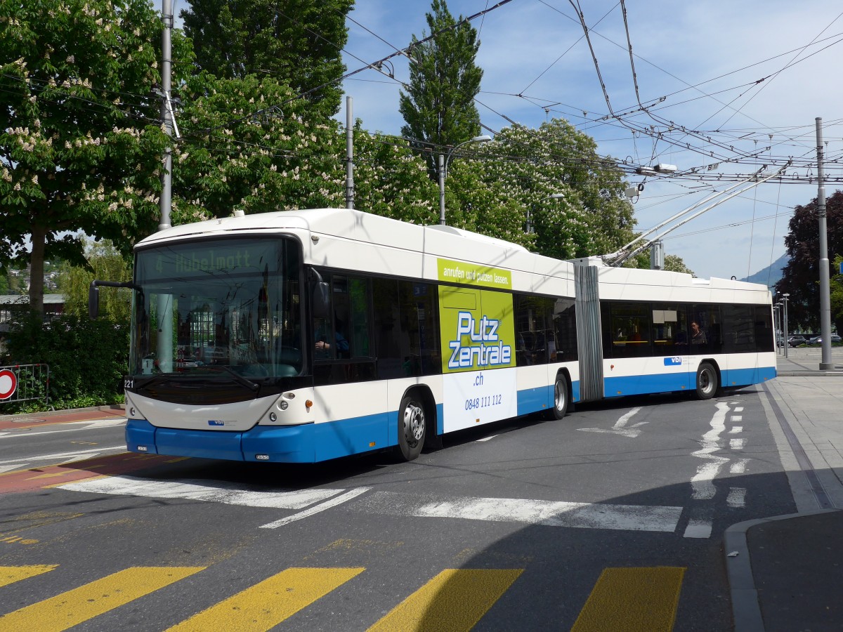 (150'622) - VBL Luzern - Nr. 221 - Hess/Hess Gelenktrolleybus am 10. Mai 2014 beim Bahnhof Luzern