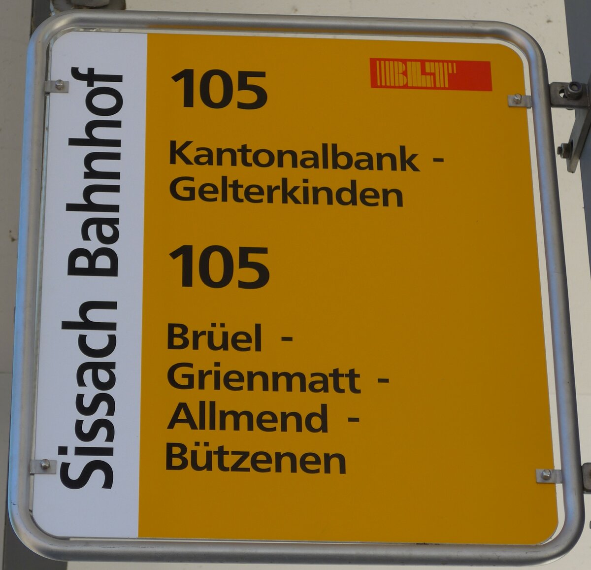 (150'709) - BLT-Haltestellenschild - Sissach, Bahnhof - am 18. Mai 2014