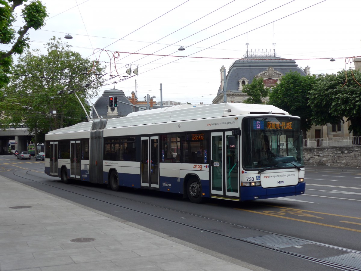(150'781) - TPG Genve - Nr. 733 - Hess/Hess Gelenktrolleybus am 26. Mai 2014 in Genve, Place des Vingt-Deux-Cantons