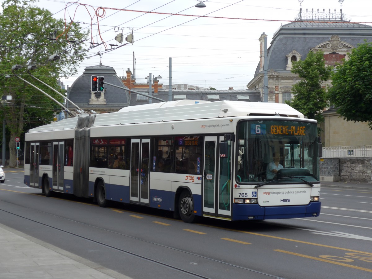 (150'802) - TPG Genve - Nr. 765 - Hess/Hess Gelenktrolleybus am 26. Mai 2014 in Genve, Place des Vingt-Deux-Cantons