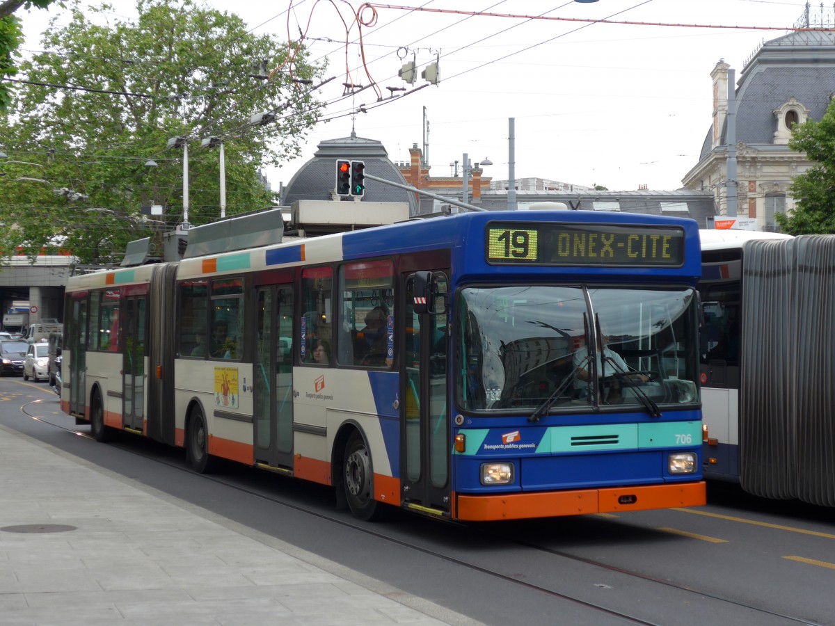 (150'820) - TPG Genve - Nr. 706 - NAW/Hess Gelenktrolleybus am 26. Mai 2014 in Genve, Place des Vingt-Deux-Cantons