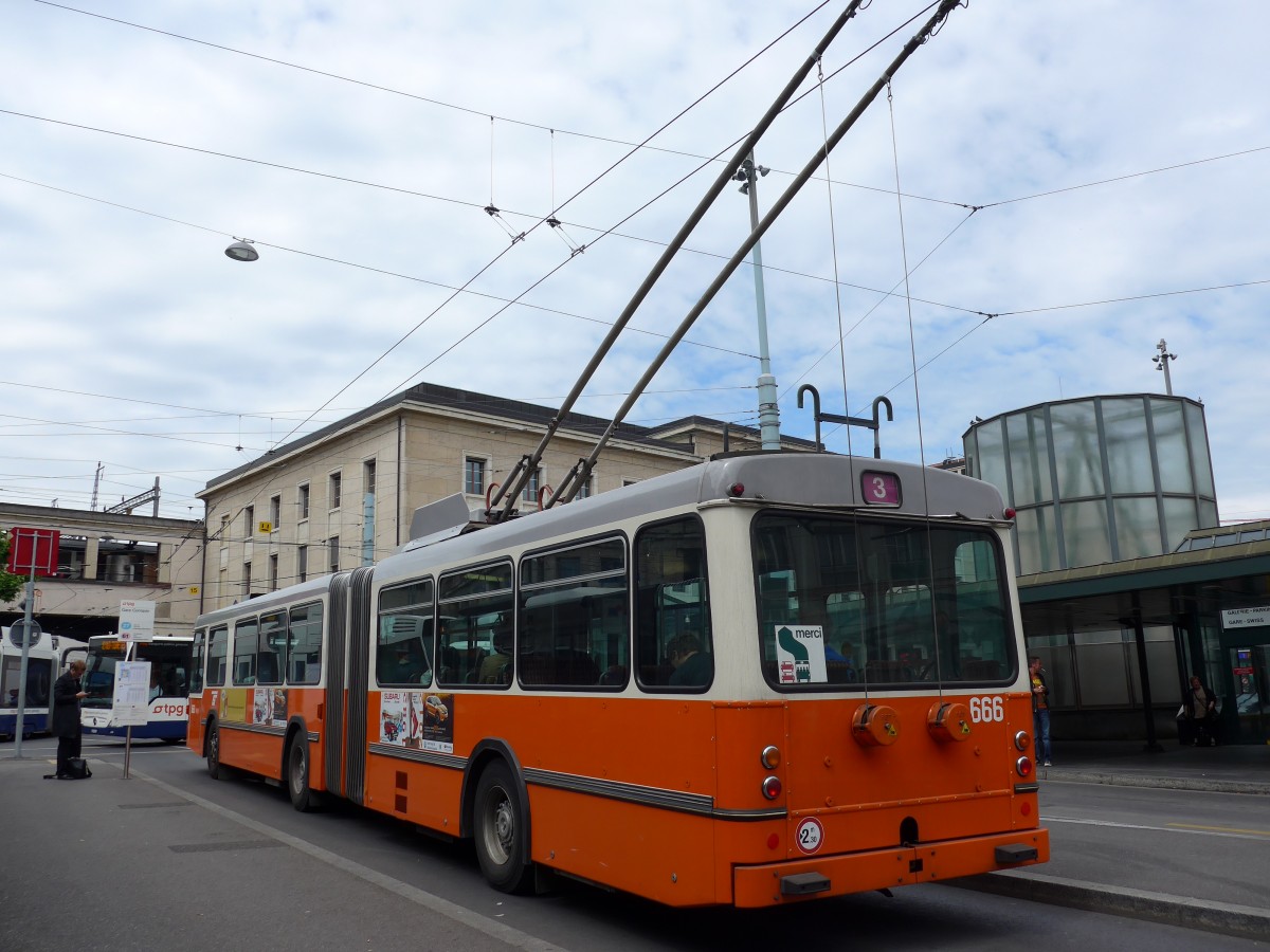 (150'894) - TPG Genve - Nr. 666 - Saurer/Hess Gelenktrolleybus am 26. Mai 2014 beim Bahnhof Genve