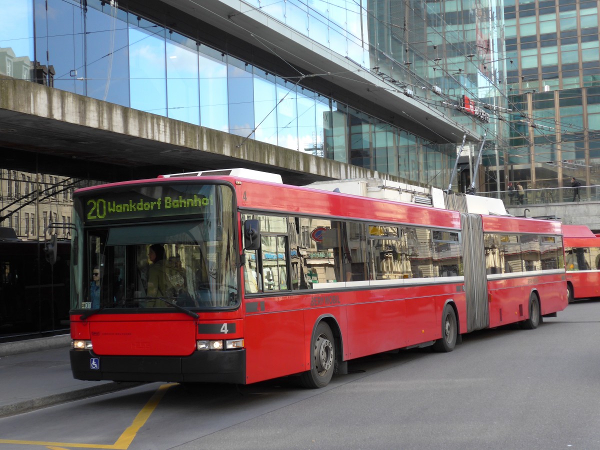(151'007) - Bernmobil, Bern - Nr. 4 - NAW/Hess Gelenktrolleybus am 28. Mai 2014 beim Bahnhof Bern