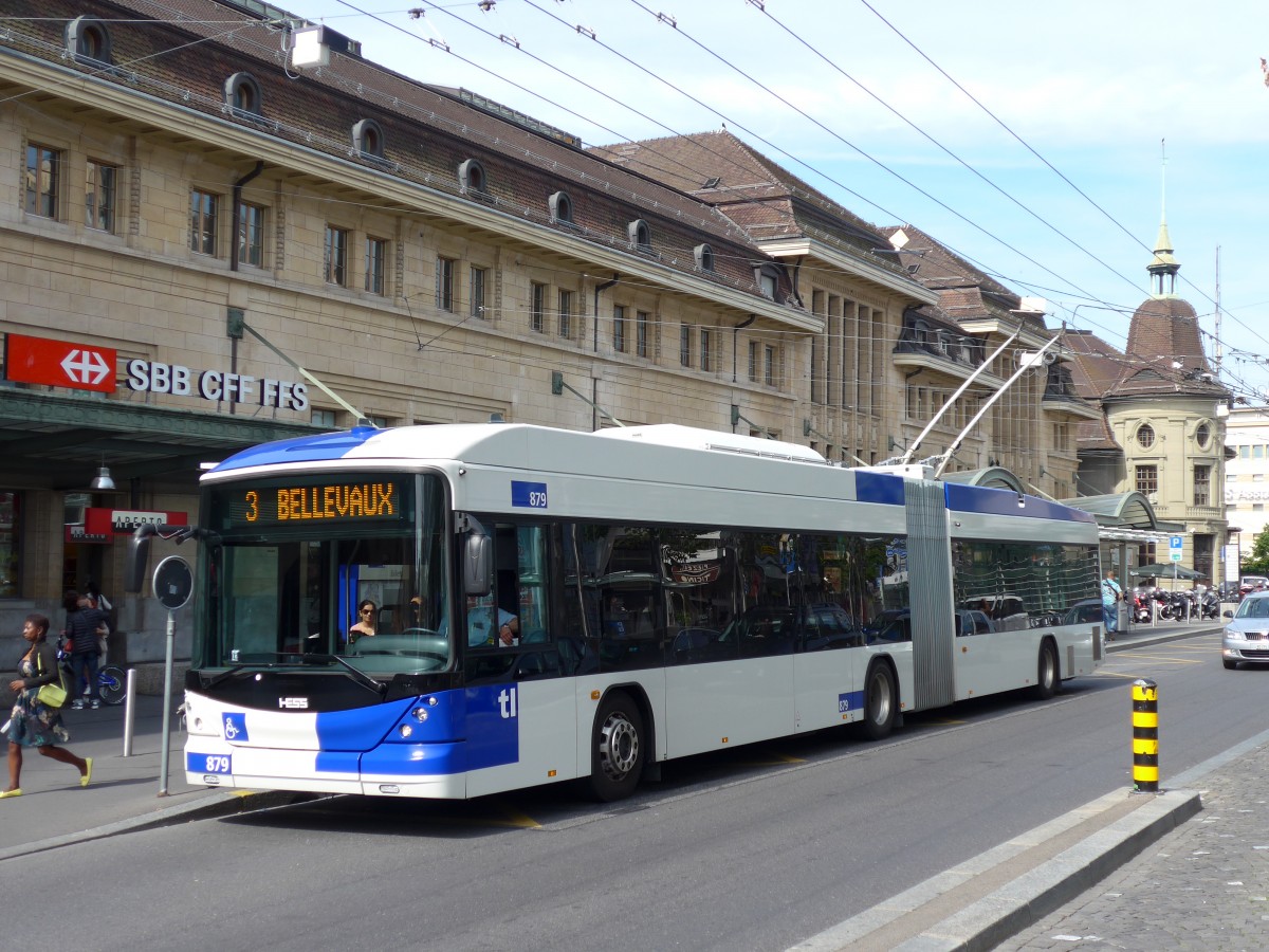 (151'139) - TL Lausanne - Nr. 879 - Hess/Hess Gelenktrolleybus am 1. Juni 2014 beim Bahnhof Lausanne