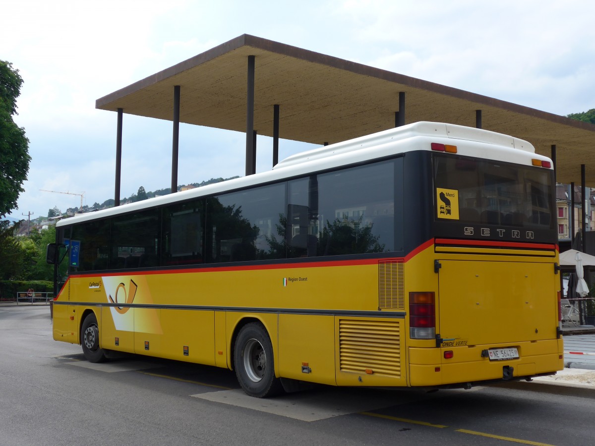 (151'518) - CarPostal Ouest - NE 56'425 (ex JU 29'866) - Setra am 12. Juni 2014 beim Bahnhof Neuchtel