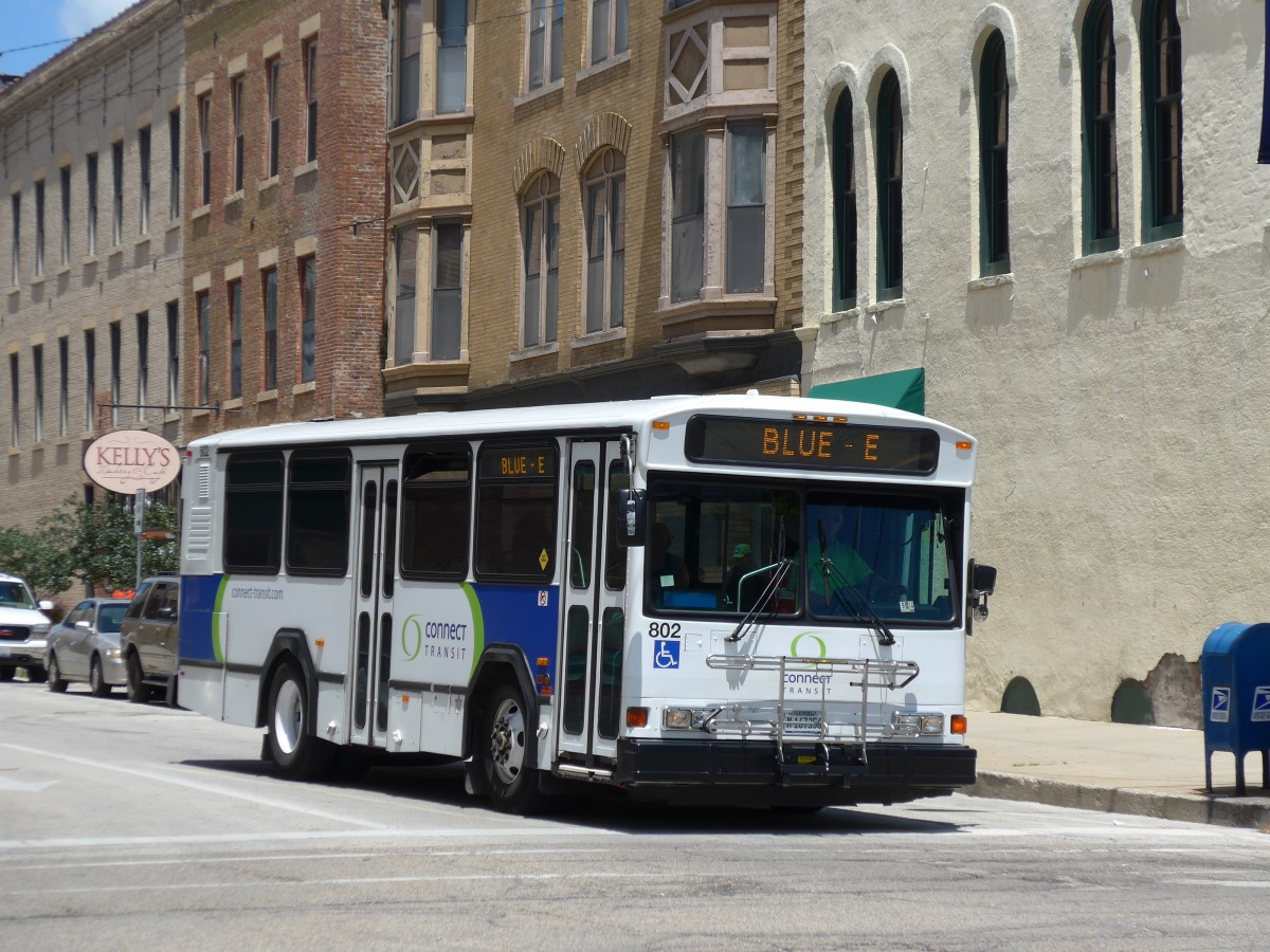 (152'500) - Connect Transit, Bloomington - Nr. 802/M 167'356 - Gillig am 10. Juli 2014 in Bloomington, Front Street
