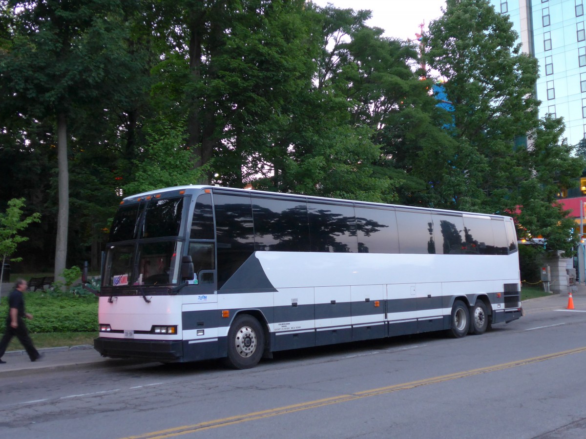 (152'906) - Zoom Tours, Toronto - 308 9BH - Prevost am 15. Juli 2014 in Clifton Hill, Niagara Falls