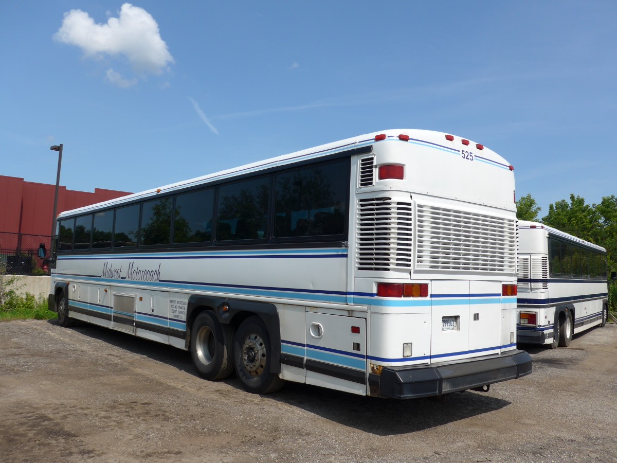 (152'999) - Midwest Motorcoach, Gurnee - Nr. 525/P 799'563 - MCI am 17. Juli 2014 in Gurnee, Garage