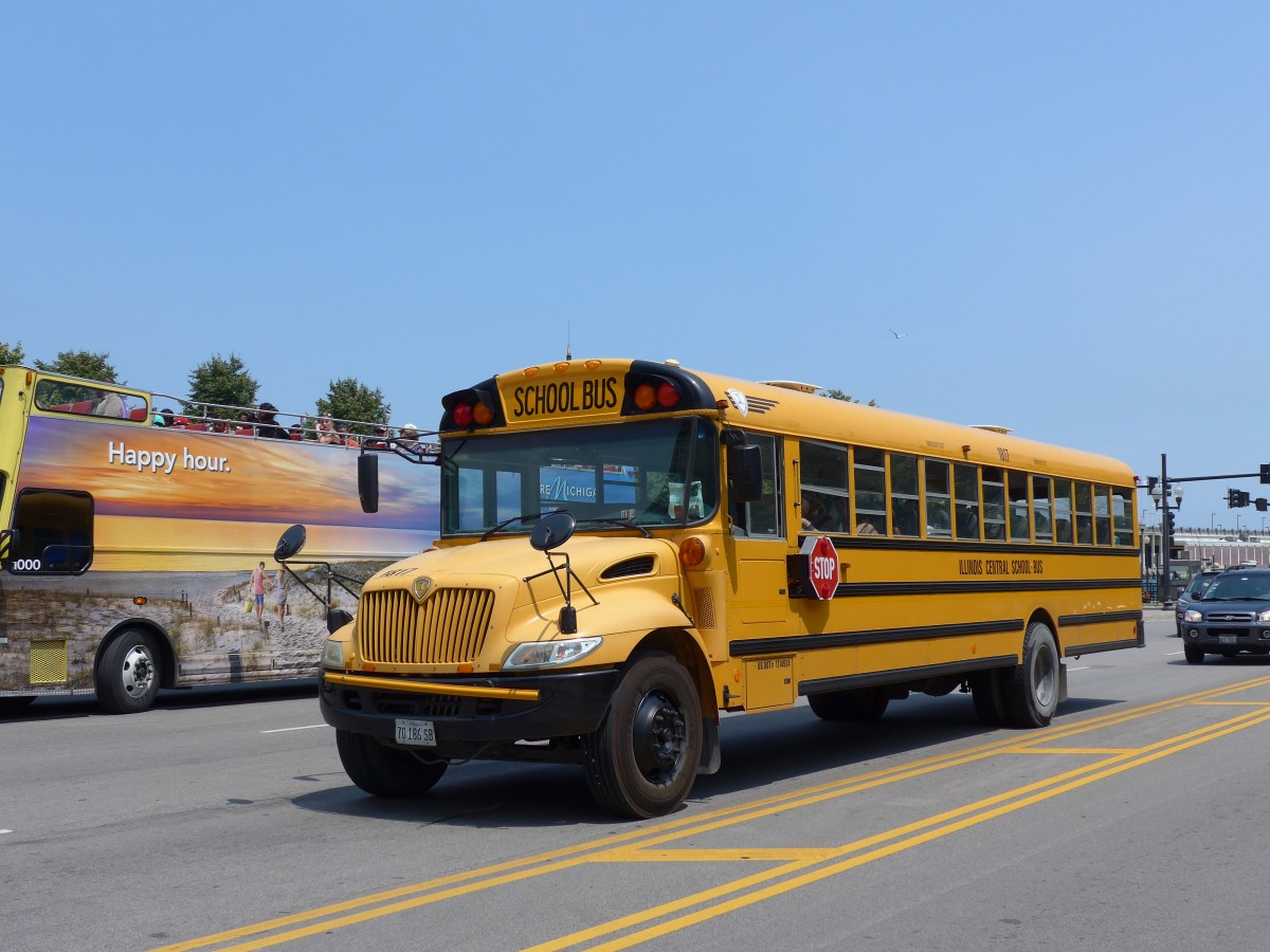 (153'201) - Illinois Central School Bus, Joliet - Nr. 1817/70'186 SB - International am 18. Juli 2014 in Chicago, Navy Pier