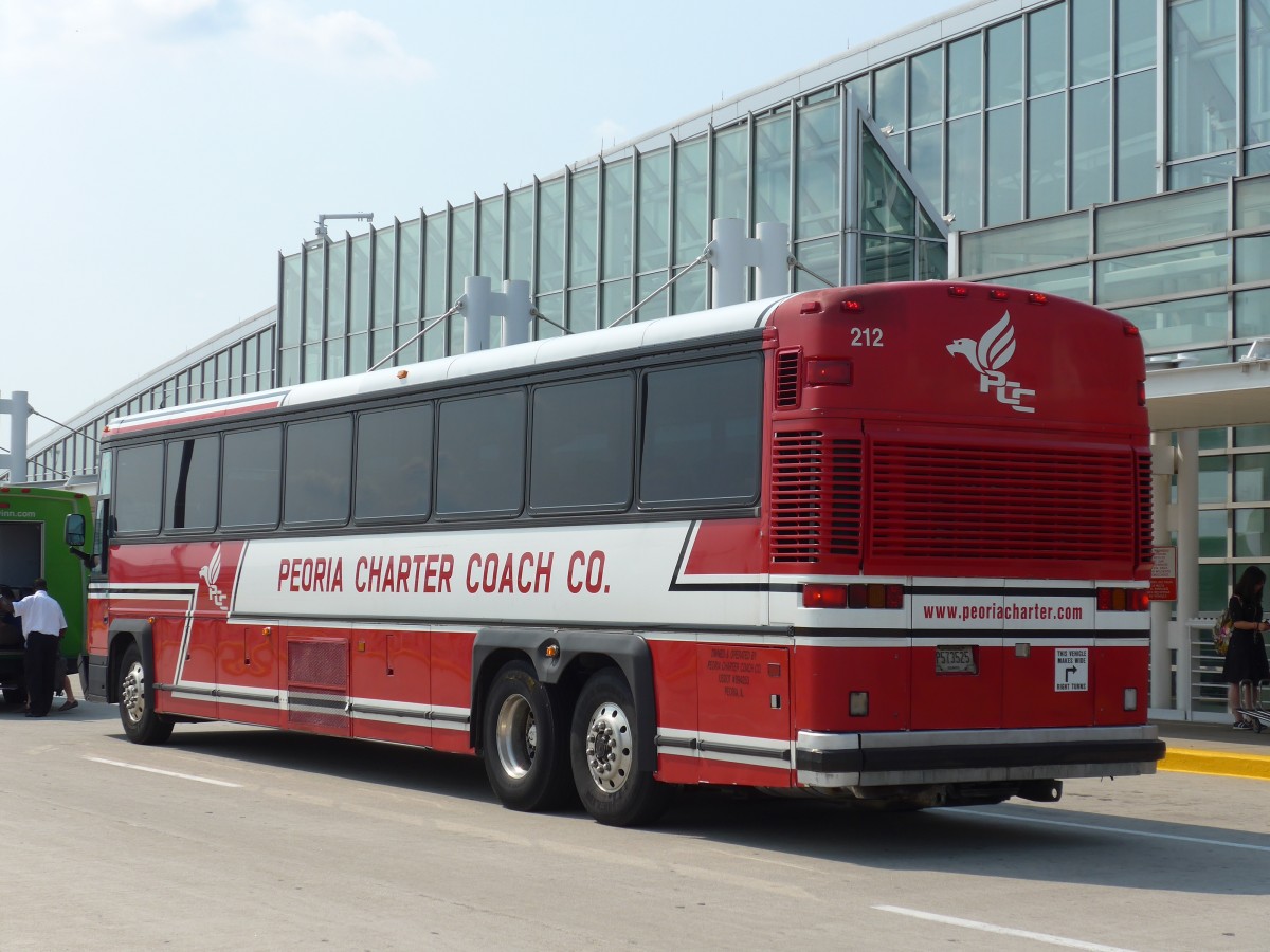 (153'344) - Peoria Charter, Peoria - Nr. 212/P 573'525 - MCI am 20. Juli 2014 in Chicago, Airport O'Hare