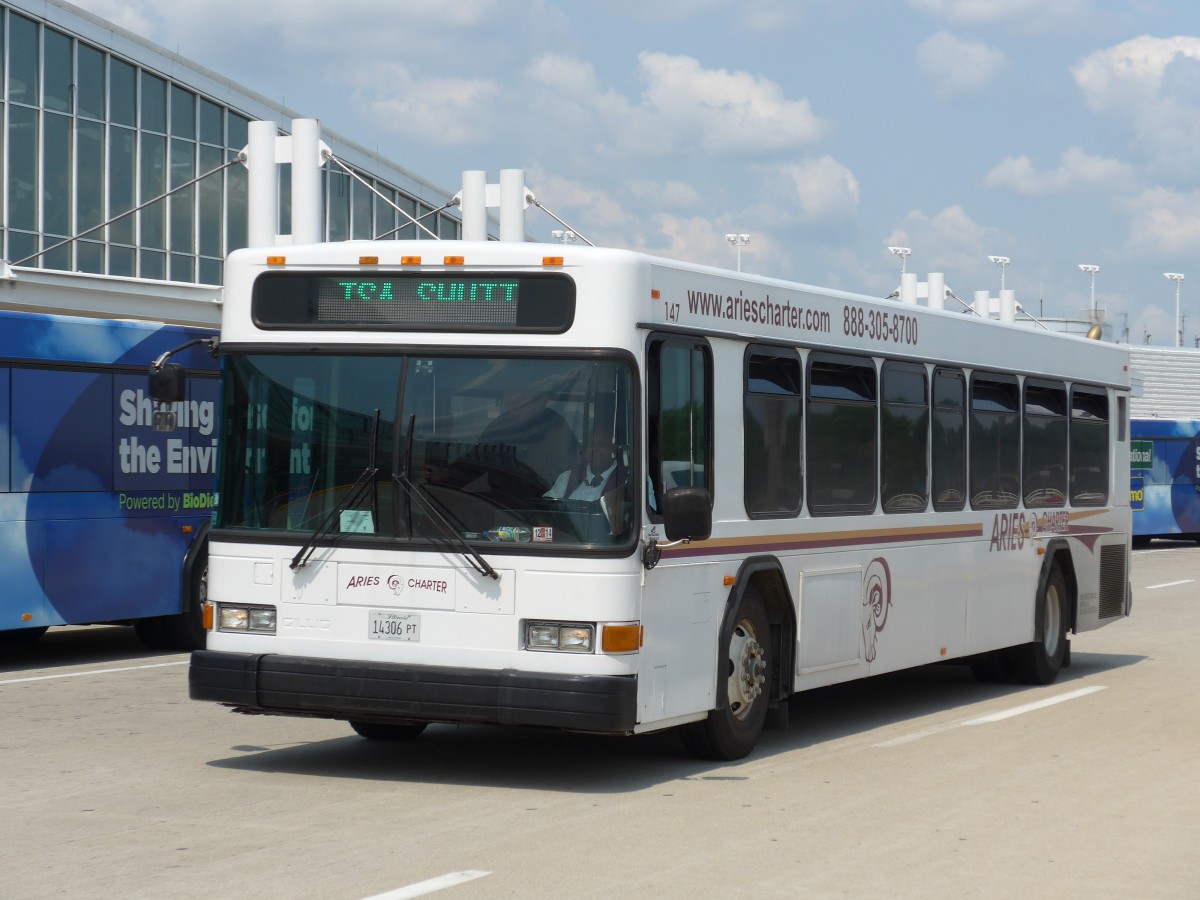 (153'376) - Aries Charter, Chicago - Nr. 147/14'306 PT - Gillig am 20. Juli 2014 in Chicago, Airport O'Hare