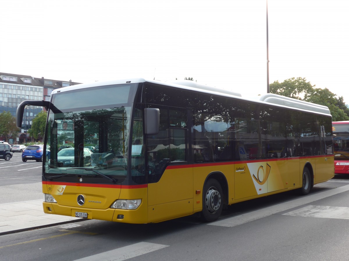 (153'458) - CarPostal Ouest - VD 335'330 - Mercedes am 23. Juli 2014 beim Bahnhof Yverdon