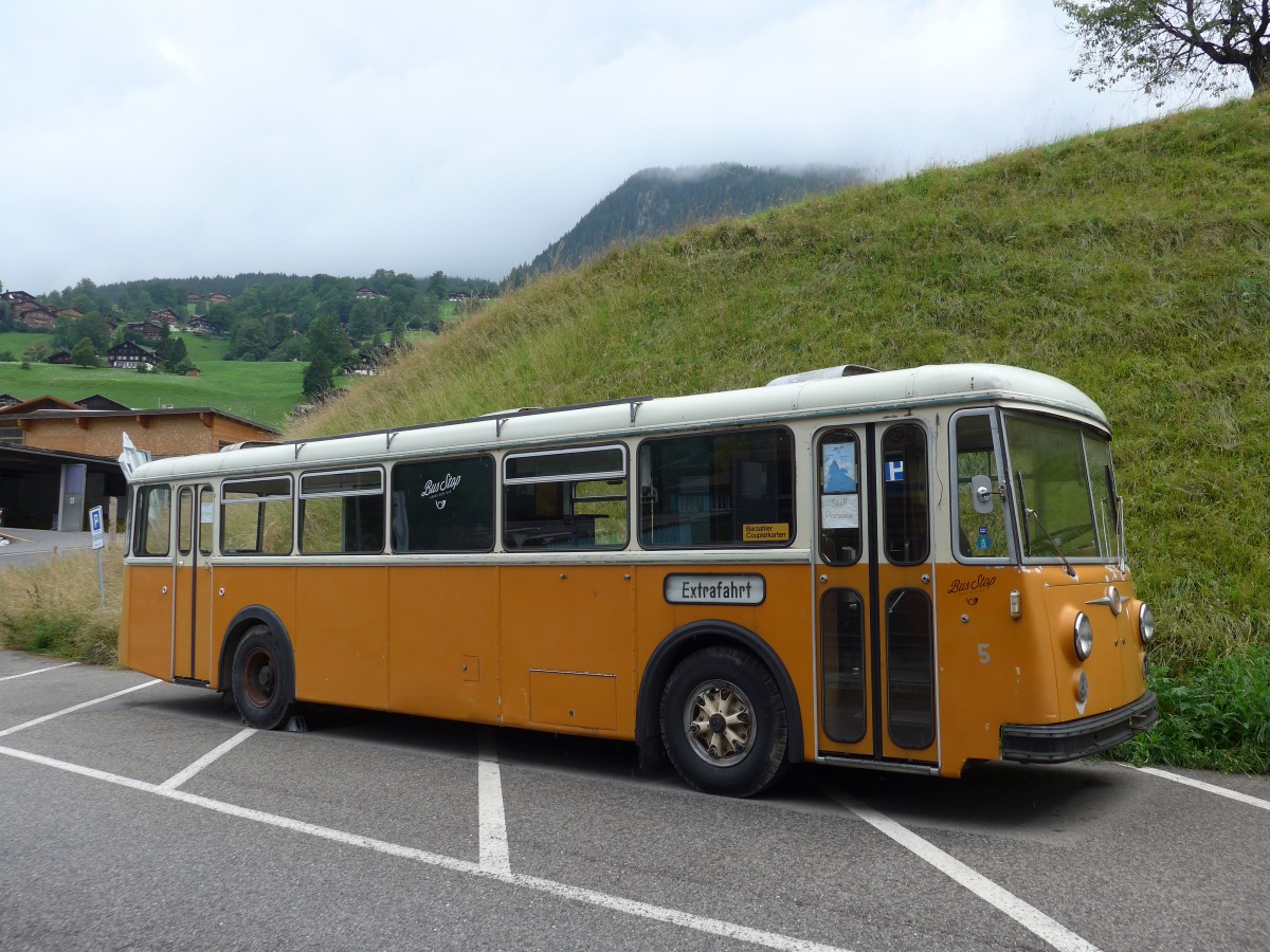 (153'553) - Bus Stop, Grindelwald - Nr. 5 - FBW/R&J (ex Schuler, Orpund; ex Tramverein, Bern; ex Meier, Studen; ex Schr, Aegerten; ex ABM Meinisberg Nr. 5; ex ABM Meinisberg Nr. 1) am 3. August 2014 in Grindelwald, Grund