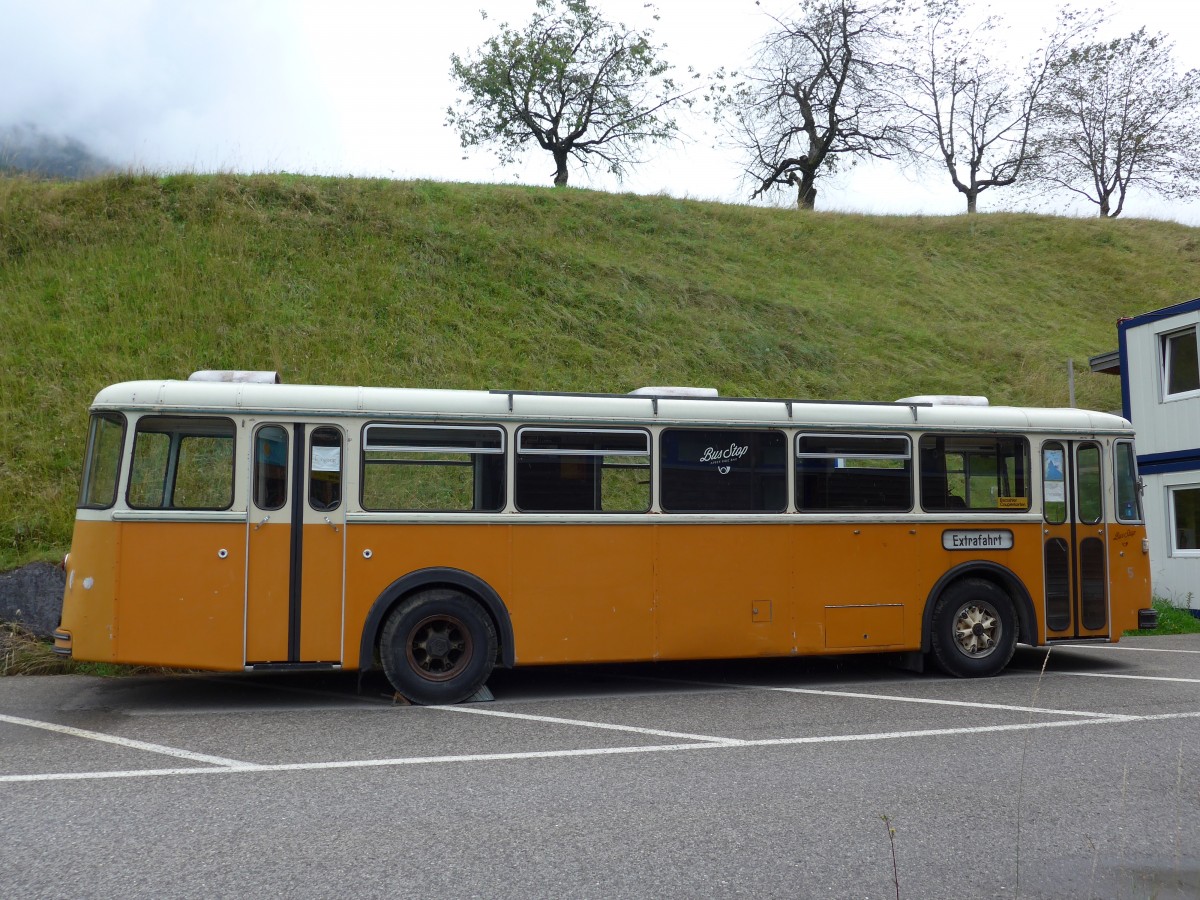(153'555) - Bus Stop, Grindelwald - Nr. 5 - FBW/R&J (ex Schuler, Orpund; ex Tramverein, Bern; ex Meier, Studen; ex Schr, Aegerten; ex ABM Meinsiberg Nr. 5; ex ABM Meinisberg Nr. 1) am 3. August 2014 in Grindelwald, Grund