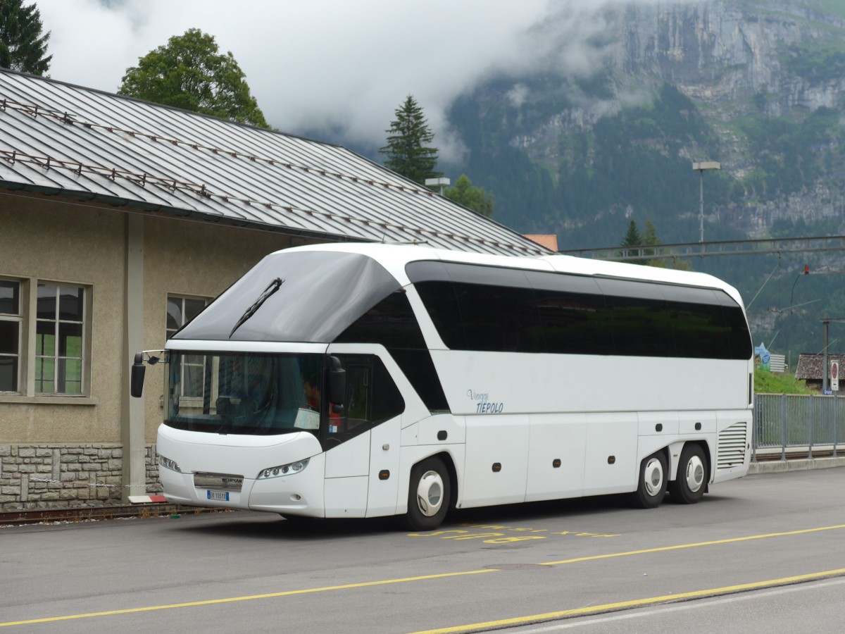 (153'572) - Aus Italien: Tiepolo, Porto Viro - EK-105 YX - Neoplan am 3. August 2014 beim Bahnhof Grindelwald Grund