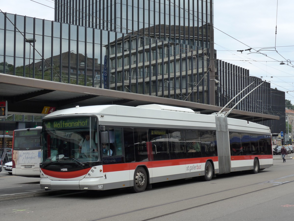 (154'181) - St. Gallerbus, St. Gallen - Nr. 187 - Hess/Hess Gelenktrolleybus am 20. August 2014 beim Bahnhof St. Gallen