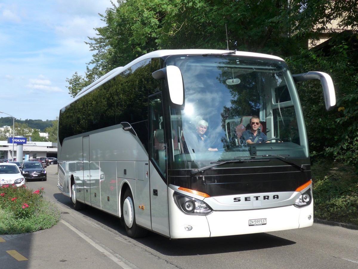 (154'368) - EvoBus, Kloten - ZH 599'537 - Setra am 21. August 2014 in Kloten, Industriestrasse