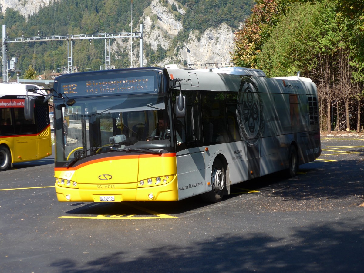 (155'334) - PostAuto Bern - BE 610'538 - Solaris am 23. September 2014 beim Bahnhof Interlaken West