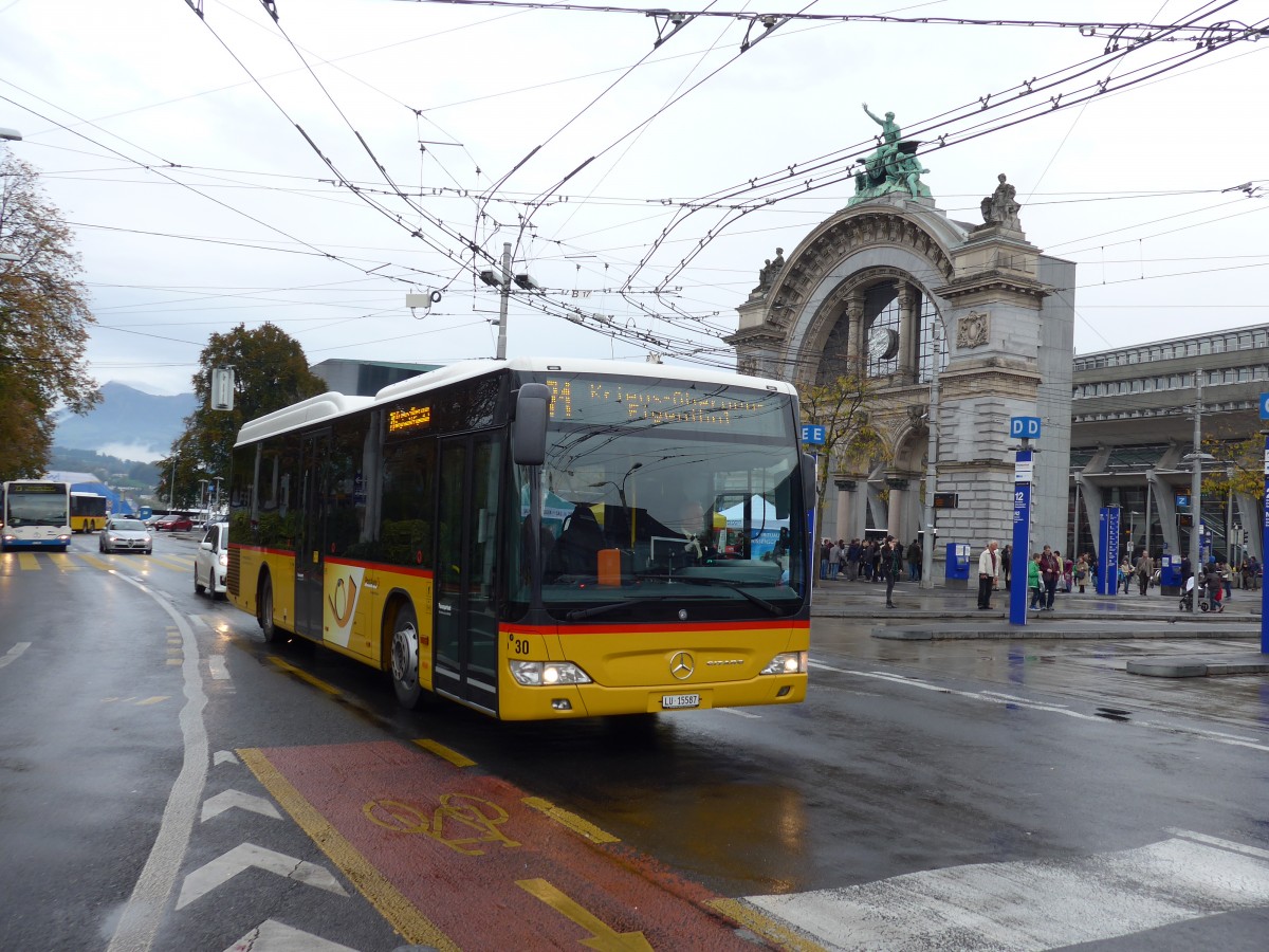 (156'036) - Bucheli, Kriens - Nr. 30/LU 15'587 - Mercedes am 25. Oktober 2014 beim Bahnhof Luzern