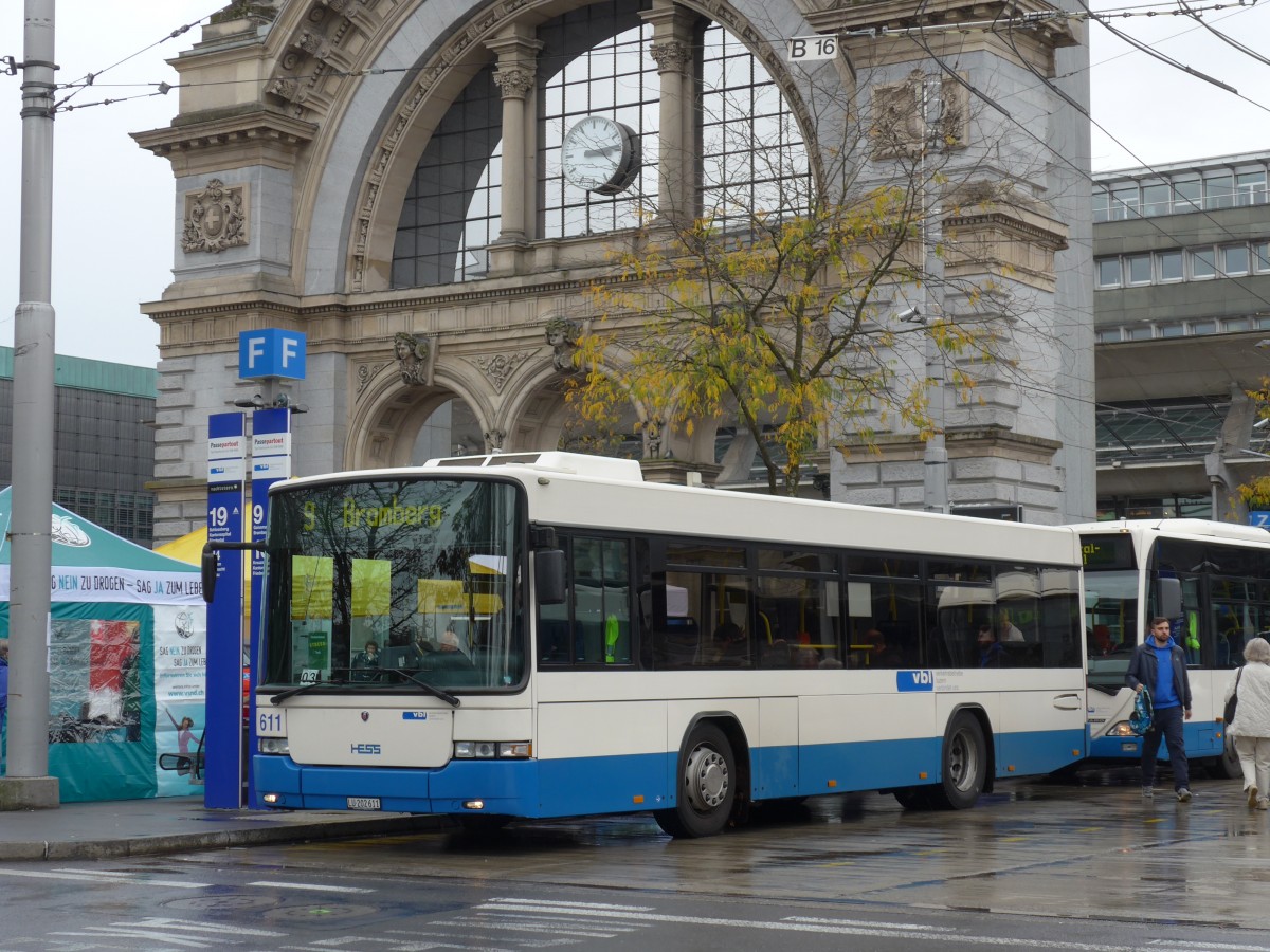 (156'040) - VBL Luzern - Nr. 611/LU 202'611 - Scania/Hess am 25. Oktober 2014 beim Bahnhof Luzern