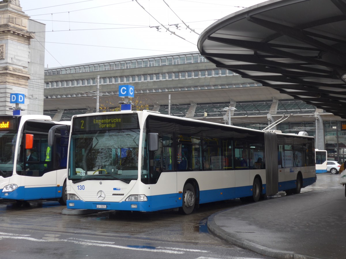 (156'059) - VBL Luzern - Nr. 130/LU 15'074 - Mercedes am 25. Oktober 2014 beim Bahnhof Luzern