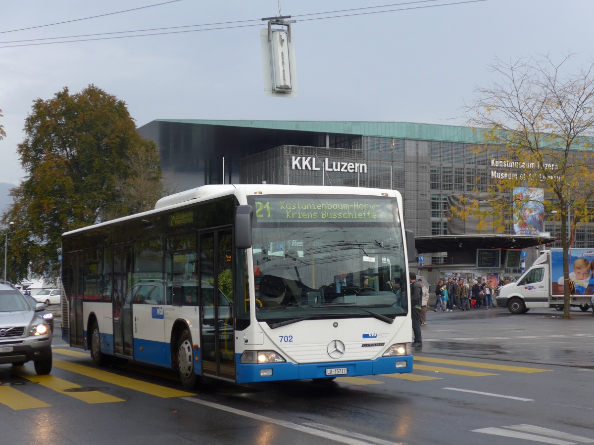 (156'062) - VBL Luzern - Nr. 702/LU 15'717 - Mercedes (ex Heggli, Kriens Nr. 702; ex EvoBus, Kloten) am 25. Oktober 2014 beim Bahnhof Luzern