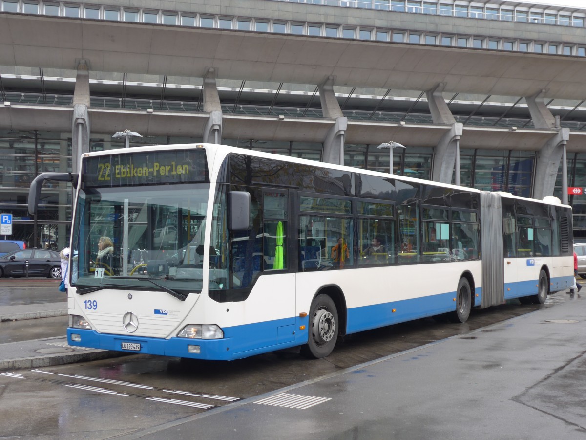 (156'073) - VBL Luzern - Nr. 139/LU 199'439 - Mercedes am 25. Oktober 2014 beim Bahnhof Luzern