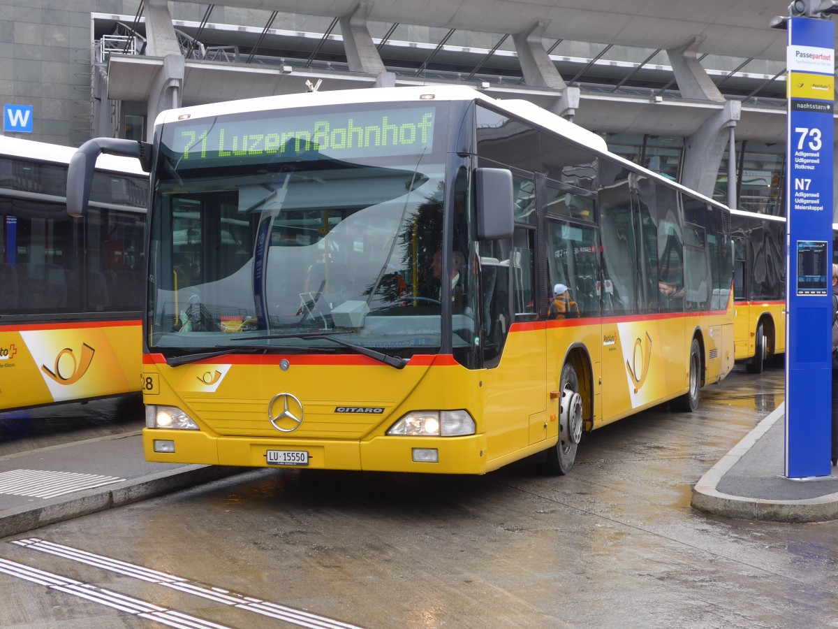 (156'078) - Bucheli, Kriens - Nr. 28/LU 15'550 - Mercedes am 25. Oktober 2014 beim Bahnhof Luzern
