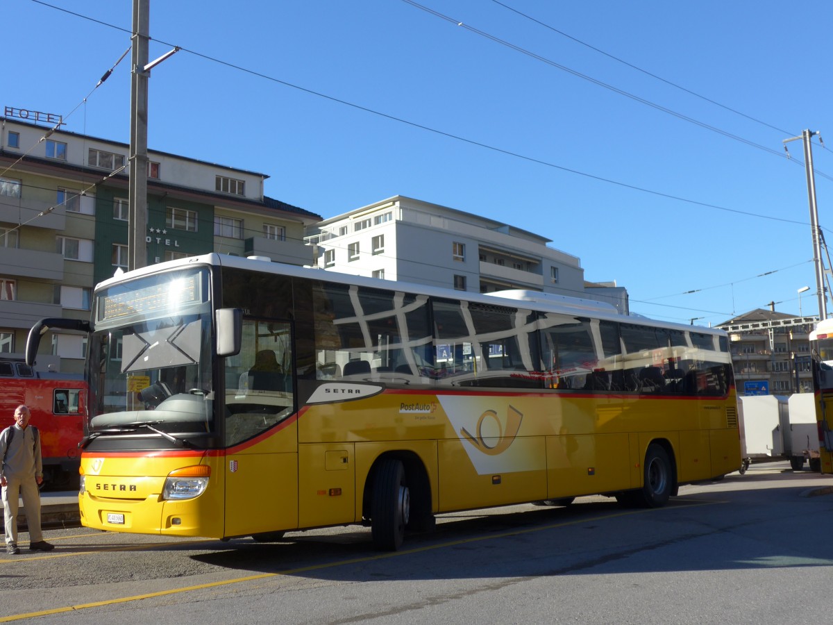 (156'340) - PostAuto Wallis - VS 403'660 - Setra am 31. Oktober 2014 beim Bahnhof Brig