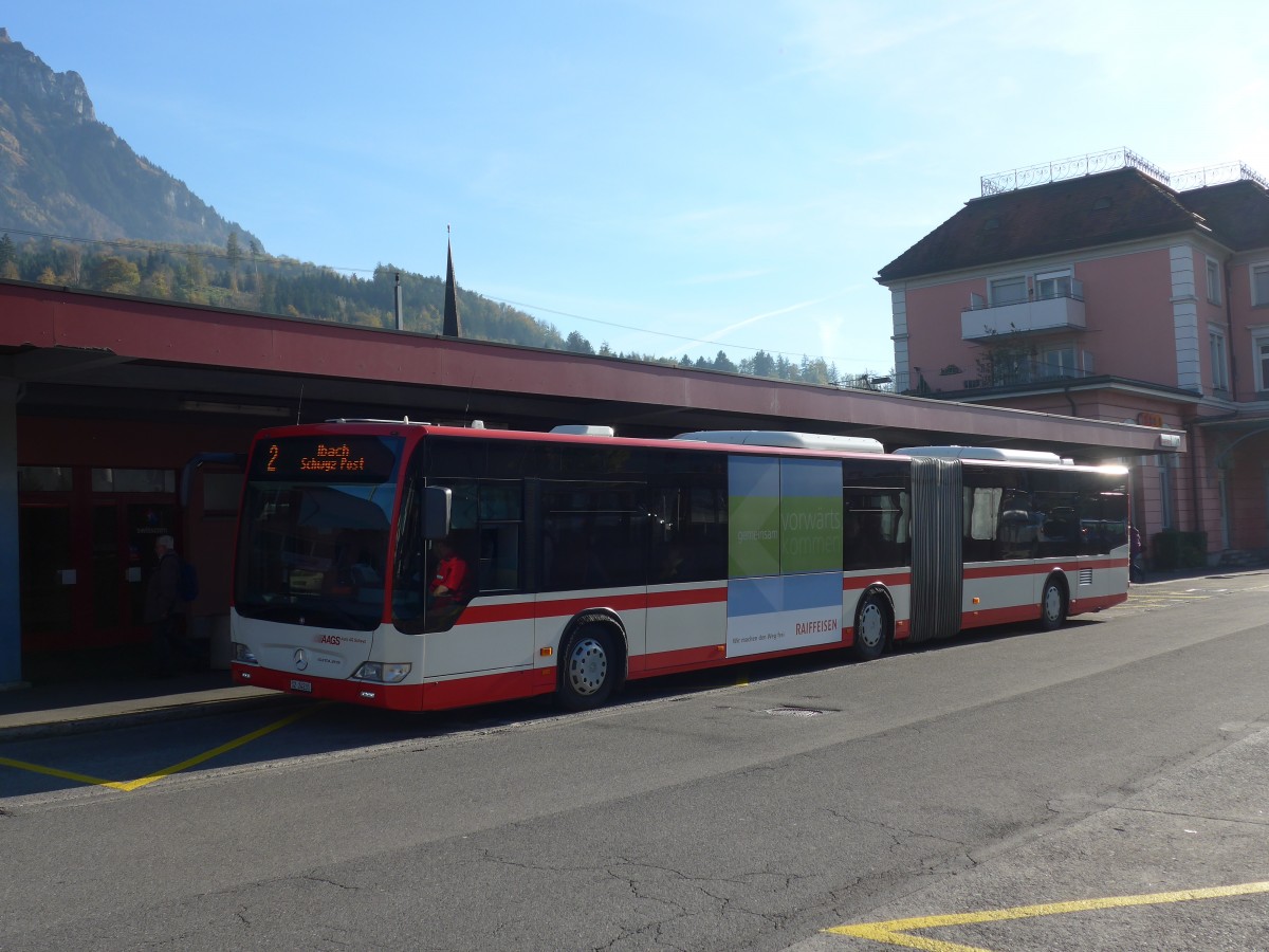 (156'365) - AAGS Schwyz - Nr. 31/SZ 24'231 - Mercedes am 31. Oktober 2014 beim Bahnhof Brunnen